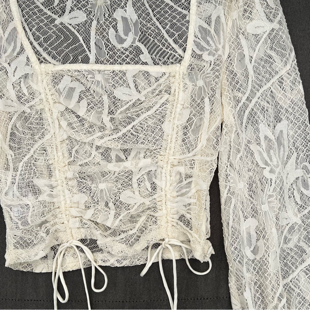 Cream white lace top - Picture 2 of 3